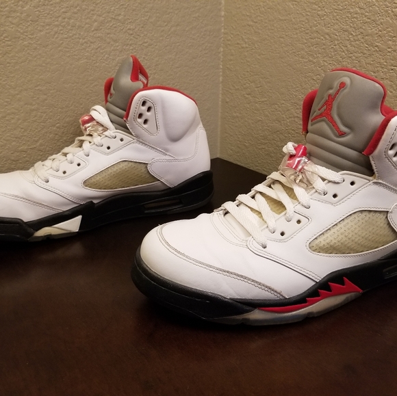 JORDAN 5 RETRO MENS SIZE 10.5